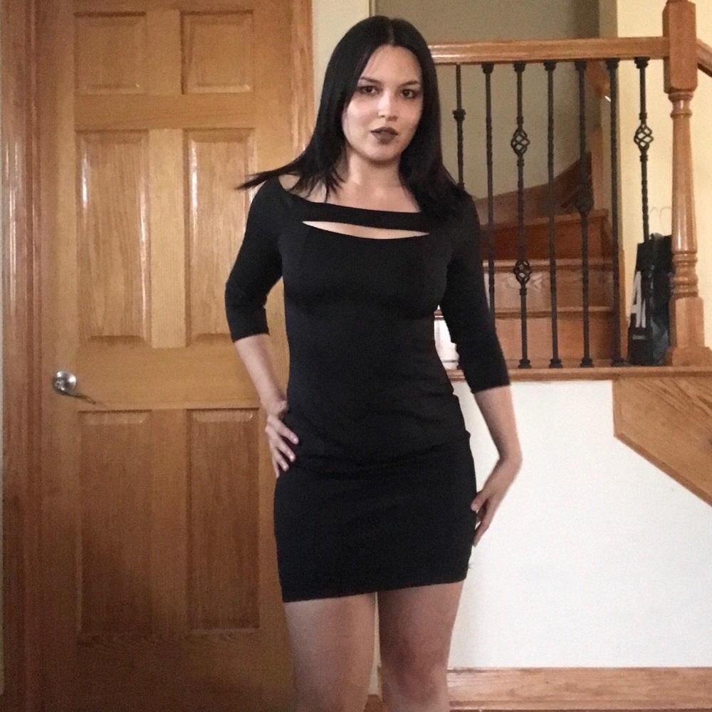 Off the shoulder black bodycon dress with cutout